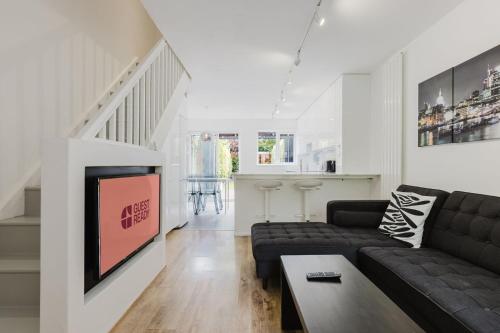 GuestReady - 2 BR Terrace House in Southwark, London (photo 2)