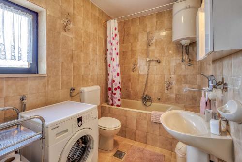 Apartment Biserka - image 8