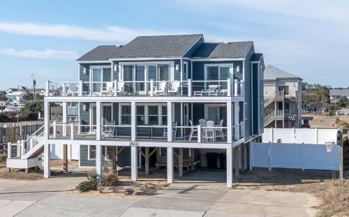 Experience Ocean Views at Pinstripe Paradise, 5 BR, Pool, Pets OK! in Kitty Hawk (NC)