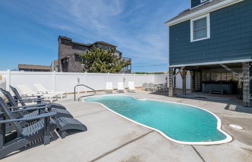 Experience Ocean Views at Pinstripe Paradise, 5 BR, Pool, Pets OK! in Kitty Hawk (NC)
