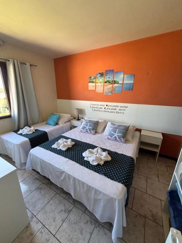 1 king bed, 1 twin bed