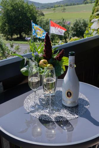 Balkons/terase, Privatzimmer mit Gemeinschaftsbad - Zur Fliegerbank in der Rhön (Privatzimmer mit Gemeinschaftsbad - Zur Fliegerbank in der Rhon) in Burkardroth