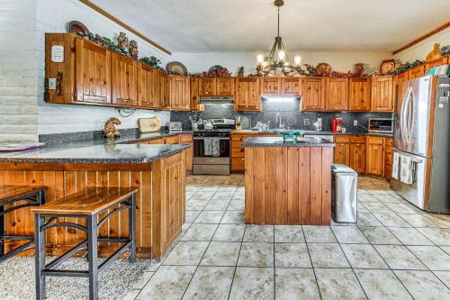 Spacious Alto House on 8 Private Acres with Hot Tub! - image 6
