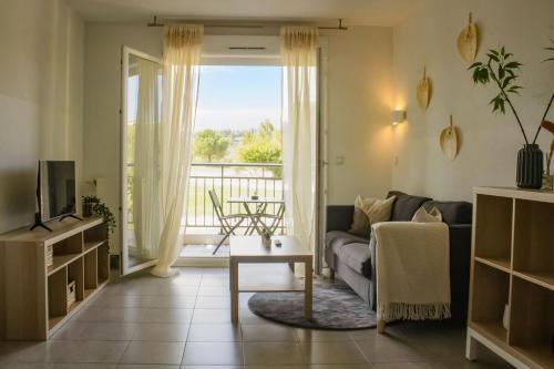 View, T2 - Cosy, Piscine, vue sur le golf near Parking du complexe sportif municipal