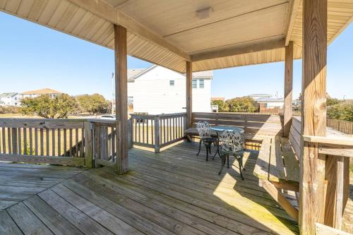 K0135 Roundabout Resort - Oceanside, Pet Friendly, Pool, Hot Tub in คิตตี้ฮอว์ค (NC)