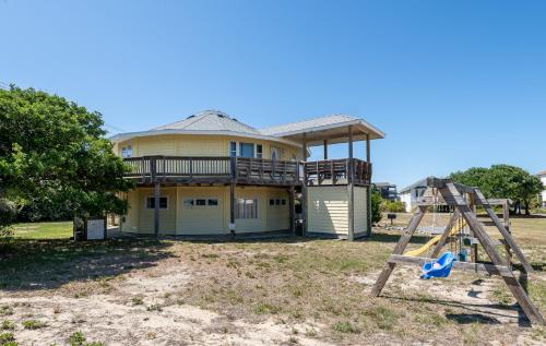 K0135 Roundabout Resort - Oceanside, Pet Friendly, Pool, Hot Tub in คิตตี้ฮอว์ค (NC)