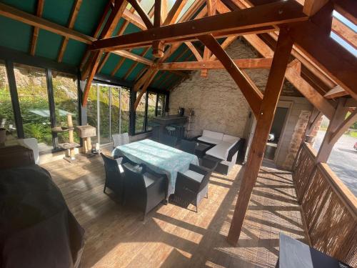 Maison au bord de la Creuse, vue sur le pont Roby in Felletin