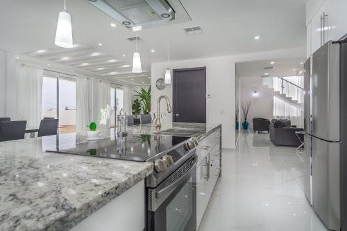 Kitchen, Ocean Pearl House in Pine River (MN)