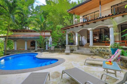 Villa Monos, 2BR Home, 1BR Guest House and Pool