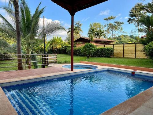 Finca Terra, Private Country Home, Mountain Views and Pool in Naranjito
