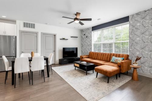 Elegant 2BR with Resort Pool and Lounge Areas 2