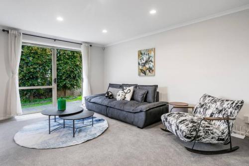 Modern 4BR Home near Albany and Browns Bay Beach, Auckland