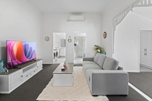 Spacious Dual Retreat Balcony near RBWH and CBD in Windsor