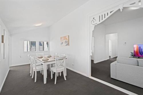 Spacious Dual Retreat Balcony near RBWH and CBD in Windsor