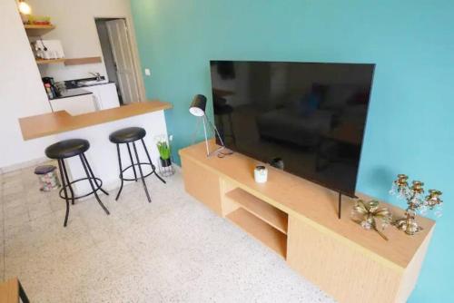 Spirit - 2-BR Apt & Balcony in Mar Mikhael - image 13