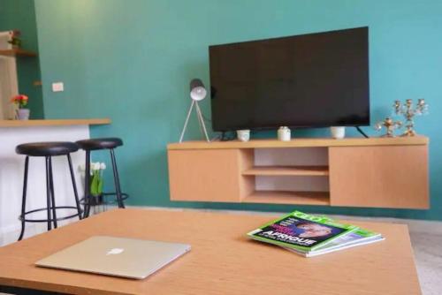 Spirit - 2-BR Apt & Balcony in Mar Mikhael - image 9