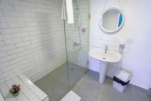 Spirit - 2-BR Apt & Balcony in Mar Mikhael - image 3