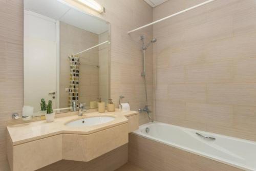 Sirene 1-BR Apt Pool & Gym in Gemmayze - image 2