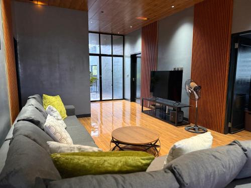 Casa Soleia Guesthouse Bataan in Hermosa