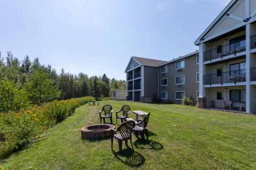 Black Beach Inn by GrandStay in Silver Bay, USA