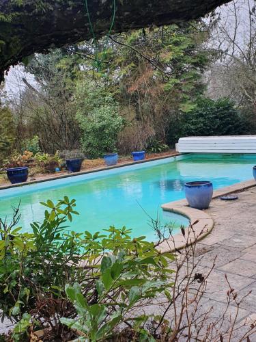 Peldbaseins, LES CLEFS DU PARADIS avec SPA in Montferrand-le-Chateau
