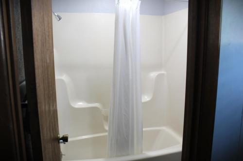 Rock Harbor Resort and Motel - image 2