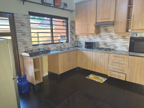 C N Apartments in เชลสตัน