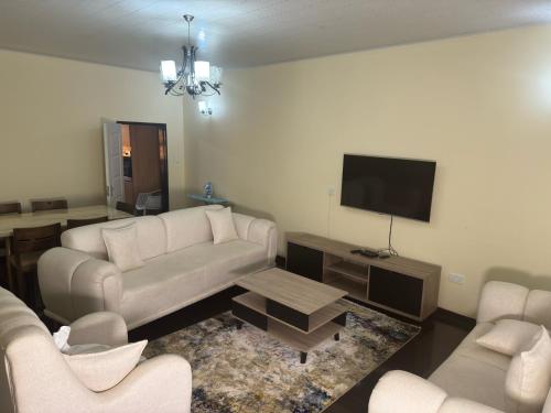 C N Apartments in เชลสตัน