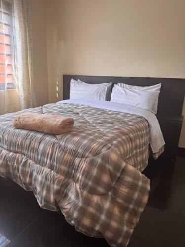 C N Apartments in เชลสตัน