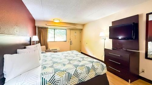 Red Roof Inn Atlanta - Smyrna/Ballpark - image 7