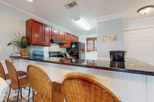 Romar Beach Condos - main image