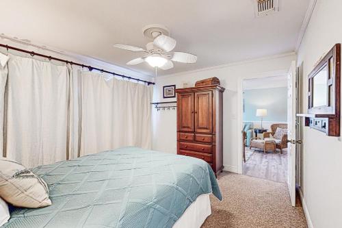 Romar Beach Condos - image 3