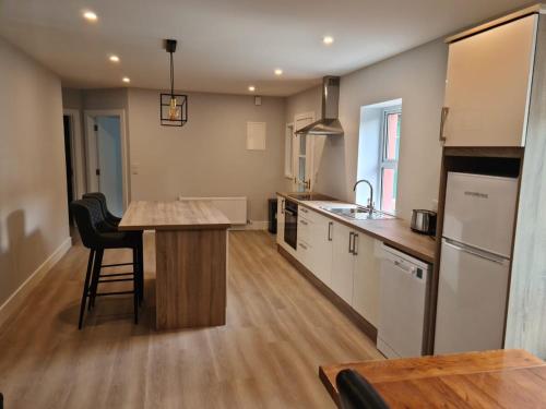 Modern 2 bedroom Apartment with River views in เกลนเบล