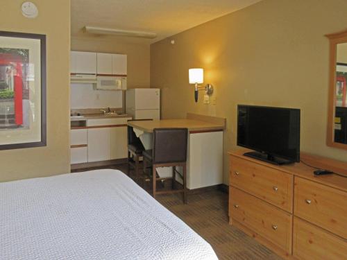 Extended Stay America Suites - Raleigh - Crabtree Valley - image 11