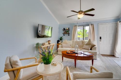 7 Mi to River District and Beach Fort Myers Retreat