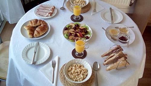 Food and beverages, Bed & Breakfast Only - not 24 hour lodging - Truro, Cornwall - free parking in Truro