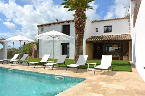 Masia Las Moreras autenticidad renovada 100 porcien a 10 minutos de Sitges en coche 12 huespedes Piscina Aire Aconc 6 Suites Apertura 15 Julio 2025 gîte à louer Viladellops