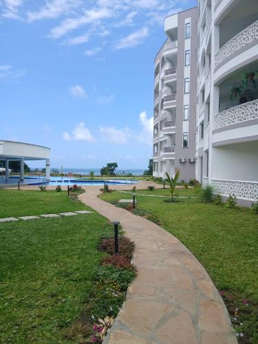 Baseinas, Baobab Waves in Mombasa