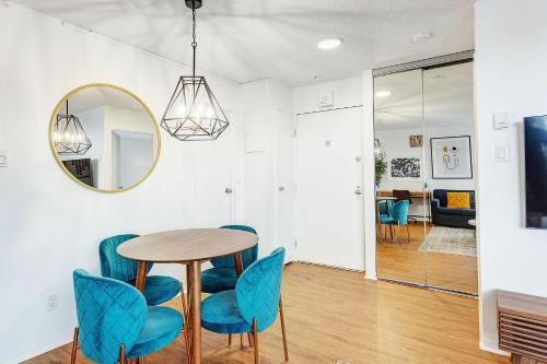 LaCité Cozy Apartment Close to Central Montreal - image 3