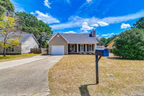Large Yard, Office Space Fayetteville Family Home