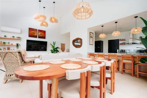 Super Private Beachfront 3BR Villa & Infinity Pool in Pedasi