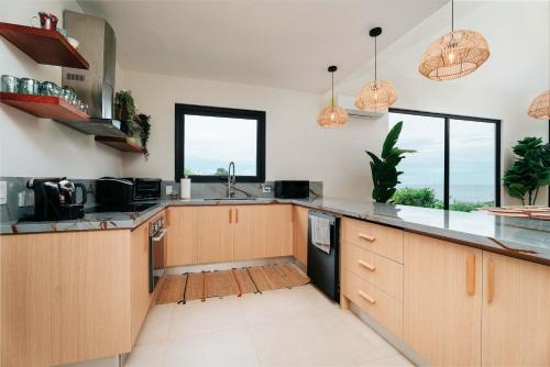 Super Private Beachfront 3BR Villa & Infinity Pool in Pedasi