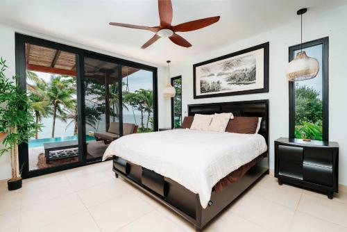 Super Private Beachfront 3BR Villa & Infinity Pool in Pedasi