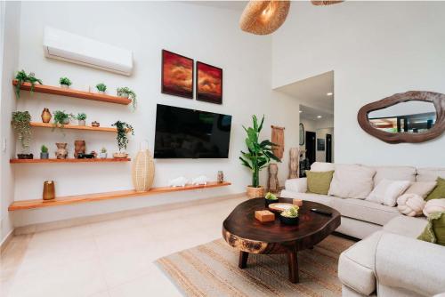 Super Private Beachfront 3BR Villa & Infinity Pool in Pedasi