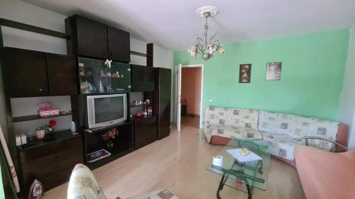 Spacious and Bright 2BR Apartment near City Center, Skopje (fotografie 2)