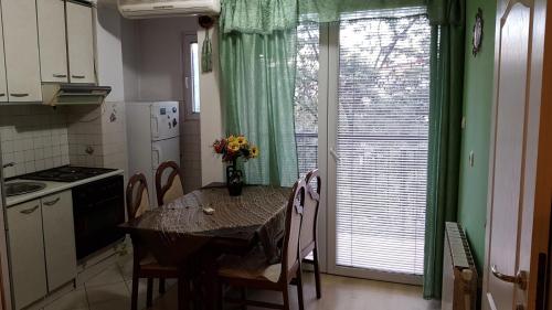 Spacious and Bright 2BR Apartment near City Center, Skopje (fotografie 6)