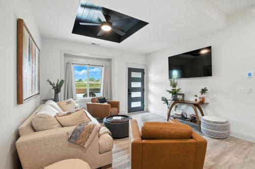 Brand New Cool Comfy Lawrence Retreat Duplex – khách sạn tại Brook Creek