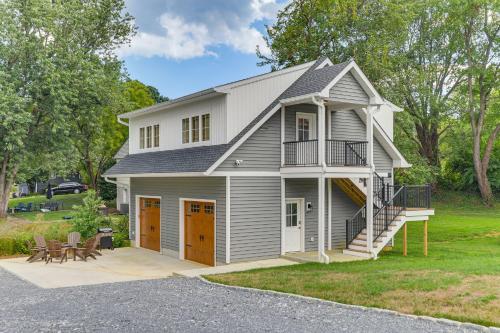 1 Block to USNA Stadium Modern Annapolis Home!