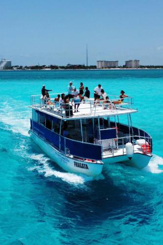 Catamaran Fragata Cancun, Cancún