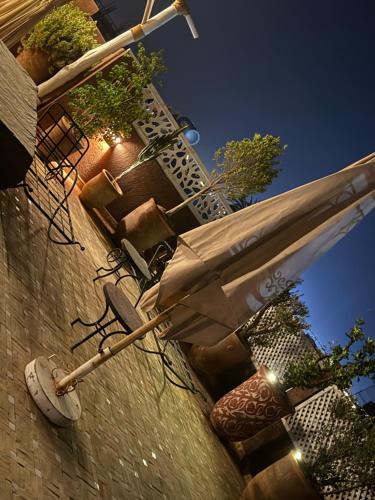 LE 21, EXCLUSIVE LUXURY DUPLEX 400m FROM JEMAA EL FNA PLACE -HAMMAM-JACUZZI-KOUTOUBIA VIEW-ROOF TERRACE -SPEED WIFI, Marrakech (foto 9)